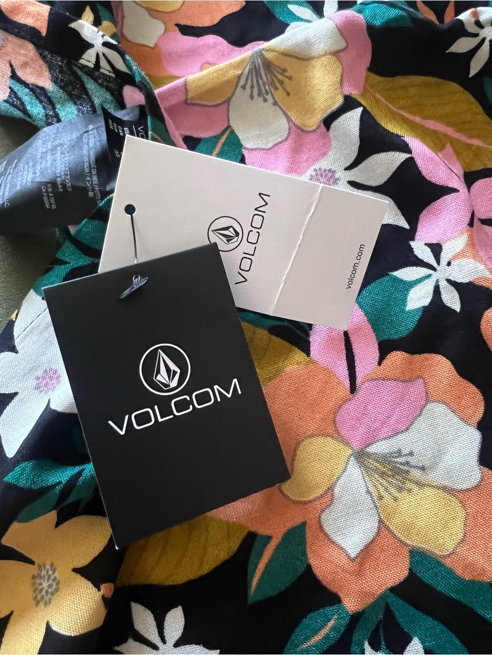 Volcom - Picture 2 of 4
